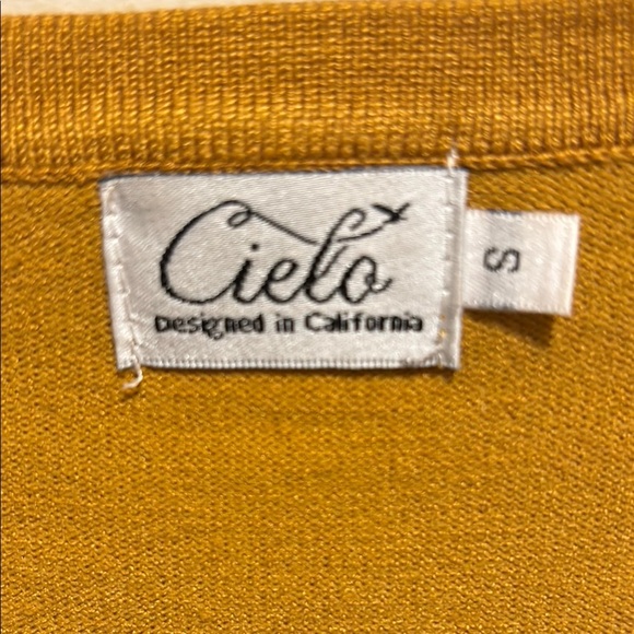 Cielo Mustard Short Sleeve Tee - Picture 4 of 4